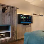 - The Niu, Rig By Ihg